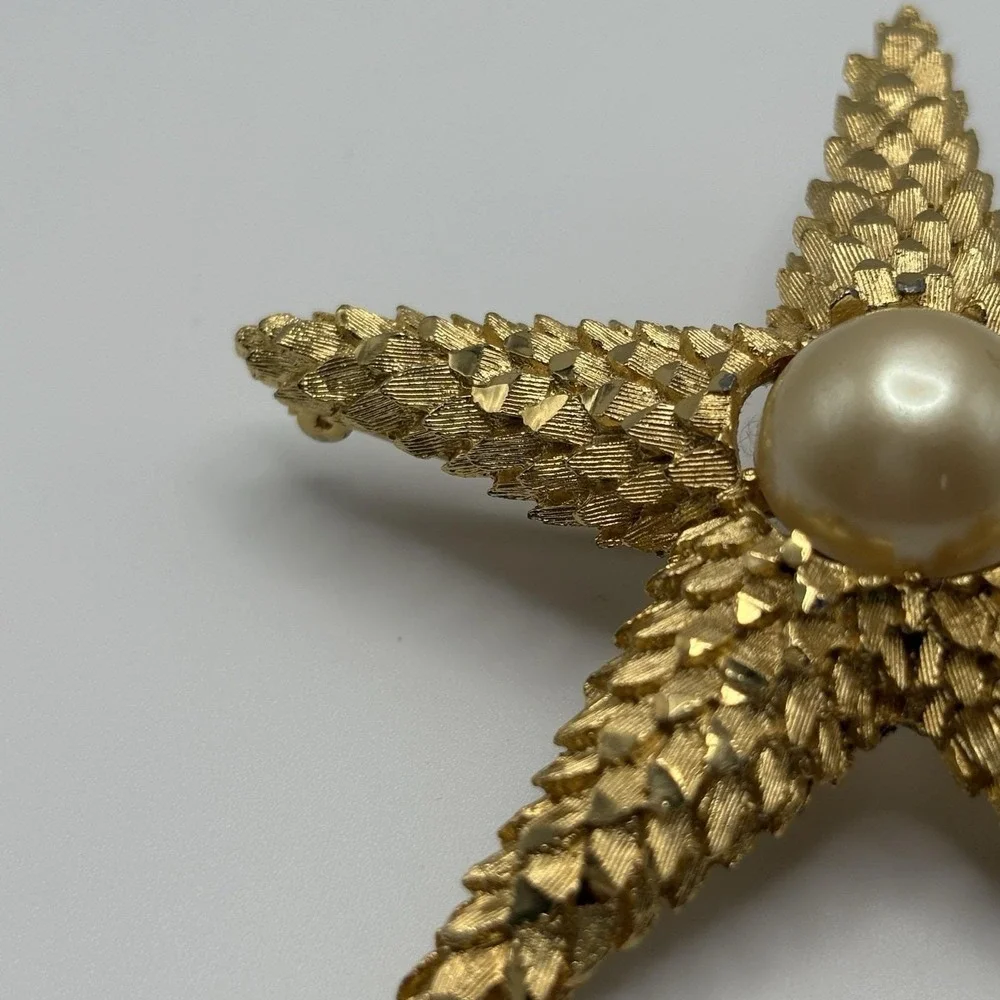 Vintage Capri Brooch Starfish Faux Pearl Goldtone Sea Star Beach Nautical Cruise